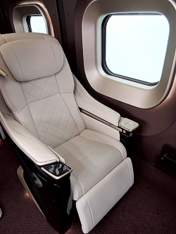 北陸新幹線グランクラスの座席（シート）2